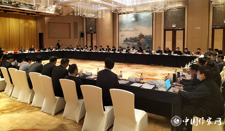 行業系統代表團討論張宏森所作工作報告