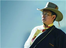 【阿　來】	張學昕丨《阿來的意義》；	梁　海丨《重讀<塵埃落定>：從“傻子”的形象說開去》。