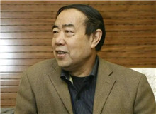 【賈平凹】	郭洪雷丨《古鏡未磨，照破天地——重讀<秦腔>》；	徐　剛丨《賈平凹鄉村敘事的寫作姿態》。