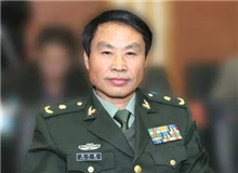 【周大新】	李丹夢丨《周大新小說的文化闡釋——由<湖光山色>說開去》；	李杰俊丨《作為“還鄉”的周大新小說》。