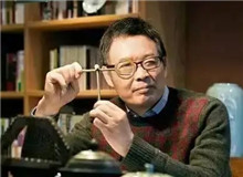 【麥　家】	季　進丨《麥家：“講故事的人”》；	陳培浩丨《孤獨的辯證法和麥家的意義》。