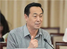 白燁：獨辟蹊徑的紅色書寫　　鋪陳奇崛的故事情節，點染復雜的世態人情，使得作品既以真實而傳奇的故事引人入勝，又以人物性情的細致刻畫人性隱秘。[詳細]