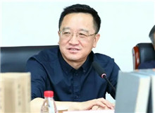 閻晶明：最先鋒的新拓展　　孫甘露是先鋒小說家里“最先鋒”的。因為他在這一方面起步早，成名快，代表作傳播度廣，文學史研究提及率高。[詳細]