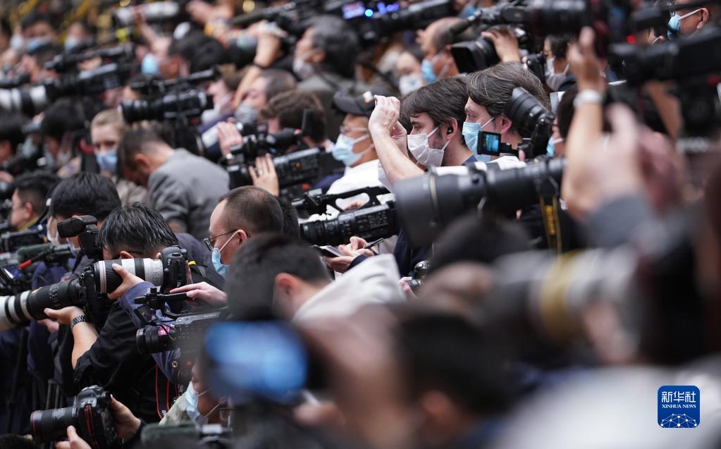 10月22日，中國共產黨第二十次全國代表大會閉幕會在北京人民大會堂舉行。這是記者在采訪拍攝。