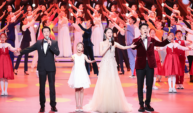 蔡國慶、龔爽、馬佳、田覓蜜演唱歌曲《新征程，我們一起遠航》