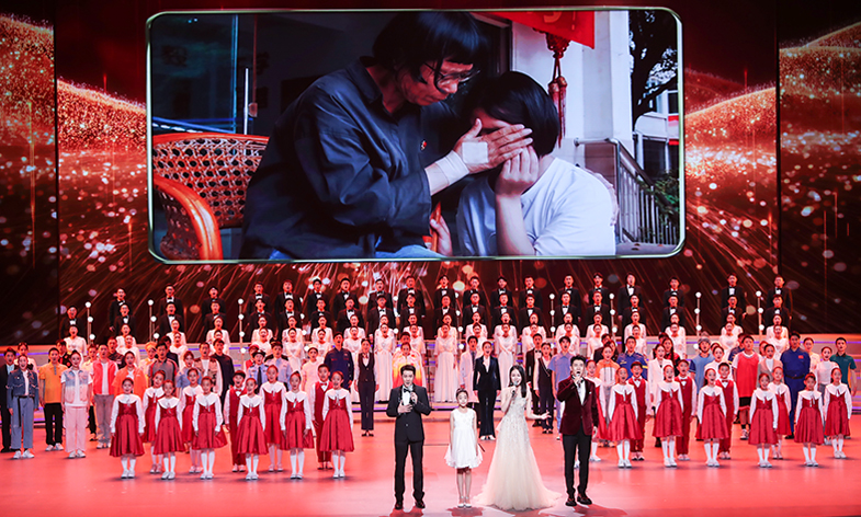 蔡國慶、龔爽、馬佳、田覓蜜演唱歌曲《新征程，我們一起遠航》