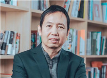 十月文藝出版社：要緊的是回到文學本身　　喬葉的《寶水》和張楚的《云落圖》，重燃了韓敬群對70后作家的創作信心。[詳細]