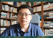 陳濤：以日常與瑣碎書寫宏大開闊的主題不同家族的開枝散葉，各自人生的縱橫走向，全都匯聚成了一條寬闊奔涌的大河……　[詳細]