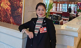 全國政協委員，中國作協副主席，黑龍江省政協副主席，省作協主席遲子建