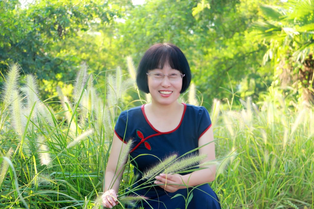 毛蘆蘆，浙江省作家協會兒童文學創作委員會副主任，六次獲得冰心兒童文學獎。