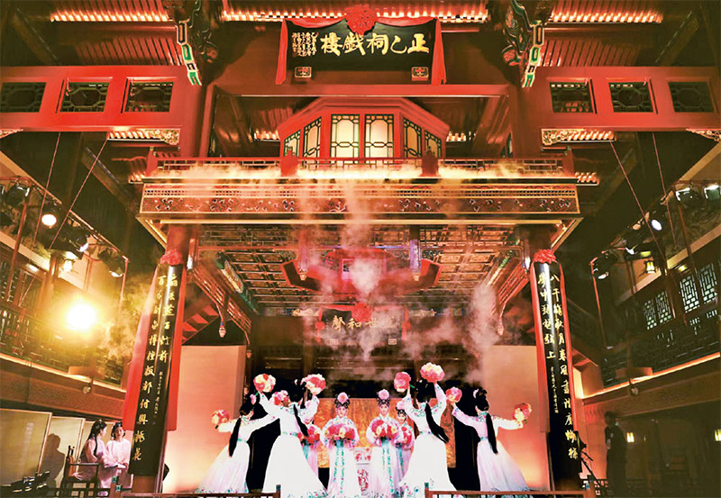 正乙祠戲樓里，昆曲《牡丹亭》經典名段正在上演。 正乙祠戲樓供圖