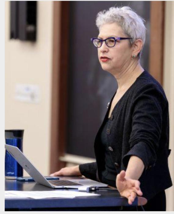 蔡九迪在演講。(受訪者供圖)