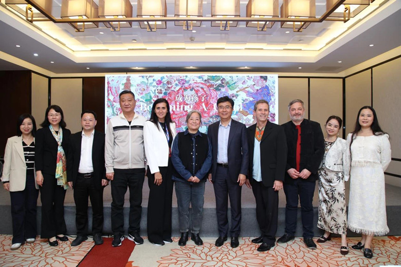 嘉賓合影留念（蔡皋，居中）