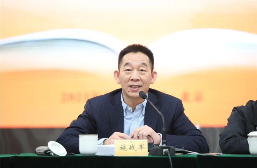 中國作協黨組成員、書記處書記施戰軍主持活動