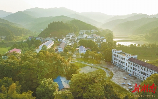 山清水秀的汨羅市三江鎮八景村。本版照片除資料照片外均為湖南日報全媒體記者 李健 攝