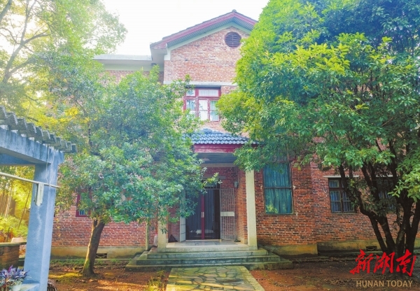 汨羅市三江鎮八景村，韓少功居住的“梓園”