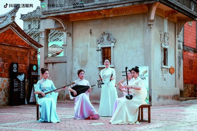 福建省晉江市南音藝術團把南音藝術帶到群眾中間。受訪者供圖