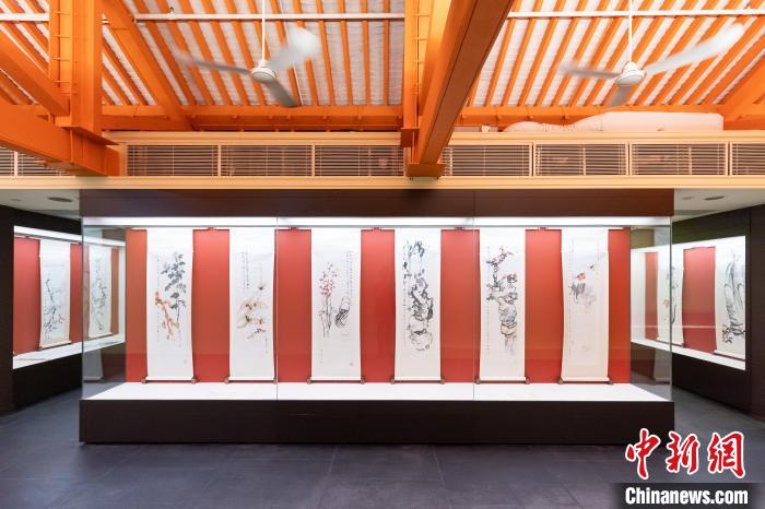 2023年10月12日至2024年3月31日，饒宗頤與嶺南四君子合作畫在饒宗頤文化館展出?！∫恍旅佬g館 供圖