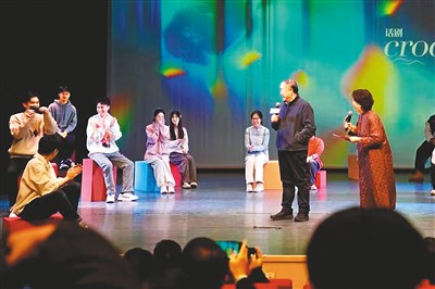 莫言(右二)在創作發布會現場