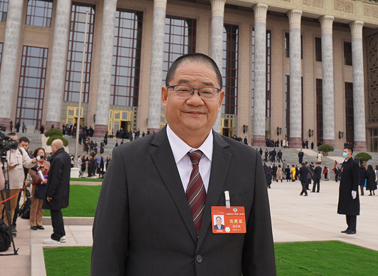 全國政協文化文史和學習委員會副主任、澳門文化界聯合總會會長吳志良委員