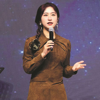 吟光：青年作家，著有《港漂記憶拼圖》《天海小卷》等小說