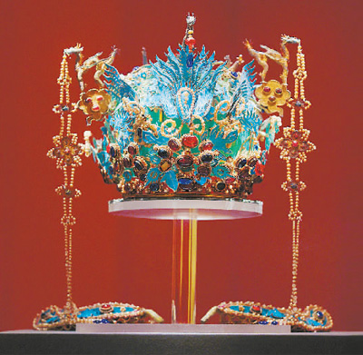 明代六龍三鳳冠（復制品）。 　　動脈影攝