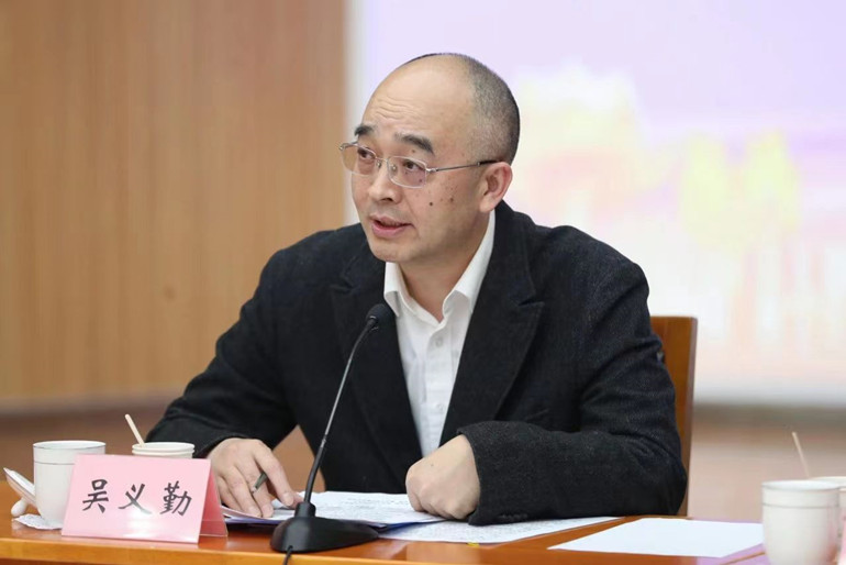 中國作協黨組成員、副主席、書記處書記吳義勤主持研討會
