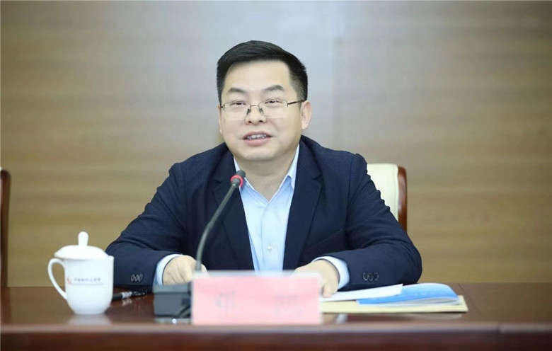 中國作協書記處書記鄧凱主持研討會