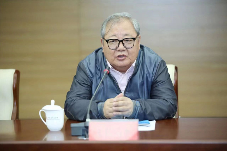 中國作協詩歌委員會主任吉狄馬加作主題演講