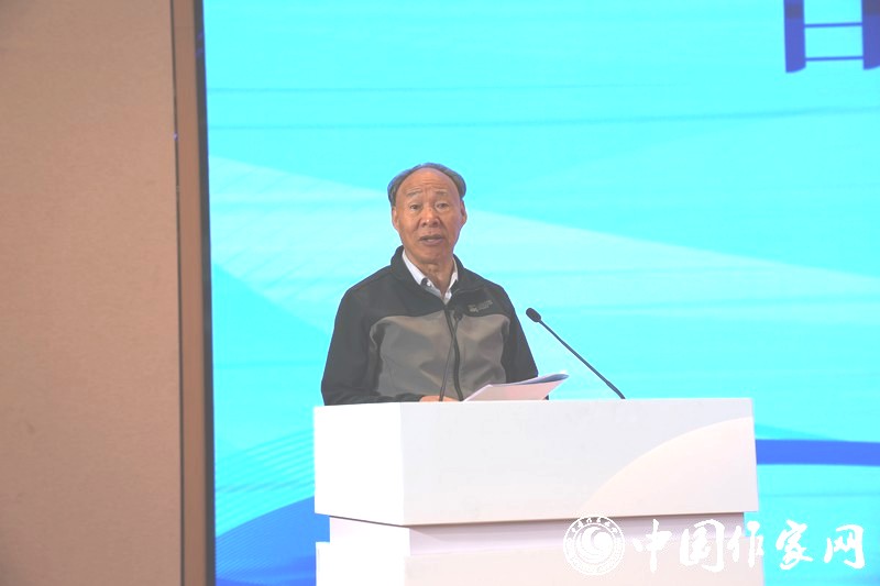 中國作協副主席白庚勝致辭