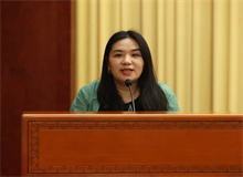 袁子彈：尋找自己的聲音　　感覺近年來我的創作，似乎就是在這樣空茫的喧嘩與騷動中，試圖尋到些微的意義，找到屬于自己的聲音……[詳細]