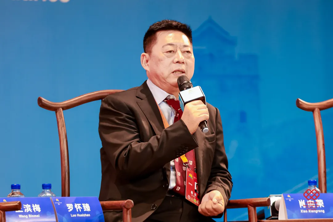 中國戲劇家協會顧問、國家一級編劇羅懷臻