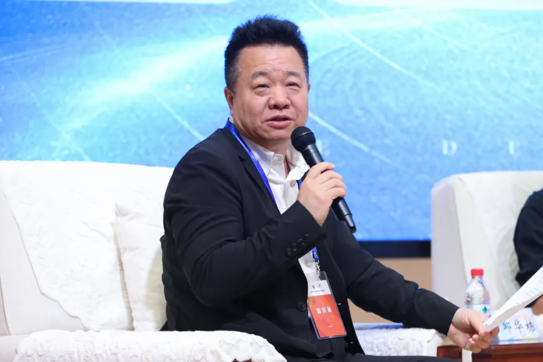 中國作協黨組成員、副主席、書記處書記邱華棟出席并主持論壇