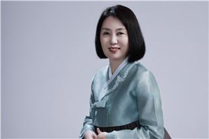 翻譯獎：國家通用語言文字←→朝鮮文作者：鄭風淑（朝鮮族）         獲獎感言感謝致力于培養各民族作家翻譯家的《民族文學》雜志，一直以來給我們搭建各具特色的平臺，讓我們各民族兄弟姐妹在共有的中華文化家園中盡情地書寫生活、表達胸臆，實現自我價值。 朝鮮族著名作家許連順跳出原有的創作思維，以作家特有的胸懷和眼界感悟博大精深的中華文化，探索邊疆少數民族文學融入……