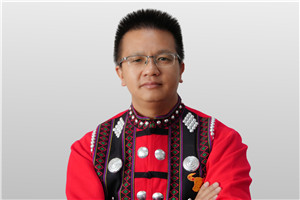 詩歌獎：《空山寂》作者：張偉鋒（佤族）         獲獎感言我的詩集《空山寂》獲得第十三屆全國少數民族文學創作駿馬獎，對我個人、對佤族的文學創作而言，是一種鼓勵，更是一種鞭策。在我之前有董秀英、袁智中、聶勒、伊蒙紅木等四位佤族作家獲過駿馬獎。作為一個20世紀80年代出生的佤族詩人，我在橫向的觀察和縱向的人生經歷之后，抵達了當今、當下的生活語境……