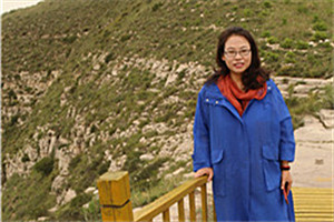 報告文學獎：《讓世界看見》  作者：牛海坤（蒙古族）         獲獎感言在創作的過程中，我不停地走近不同的人群，與農牧民、殘疾人、非遺傳承人、駐村干部等等深入交談，認真傾聽他們內心深處的渴望。我要感謝這些勇敢昂揚的人們，是他們用自己的行動詮釋了時代，也詮釋了生命的力量和價值。