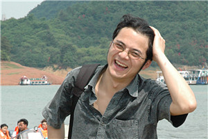 報告文學獎：《“村BA”：觀察中國式現代化的一個窗口——臺盤村鄉村振興故事》 作者：姚瑤（侗族）         獲獎感言臺盤村的“小”承載著這個時代無限的“大”。我深深地意識到，應該以更加宏大的歷史視野，在富有時代特色的現實中，觀察這個村莊的變化，感知一株小草勃發的力量，看見籃球給這個村莊帶來的生機，傾聽每一個生命個體的歡呼。