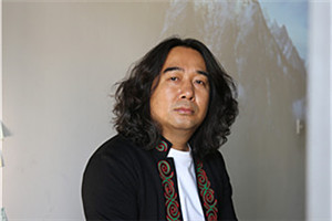 中短篇小說獎：《十尋》  作者：包倬（彝族）         獲獎感言在過去的四十三年，我有二十一年在寫作。文章千古事，得失寸心知。寫作是一個人以心去度量世道人心，是一個人的踽踽獨行。而獲獎，則是在漫長旅途中的溫暖擁抱，它告訴我，文學無垠，吾道不孤。感謝文學。