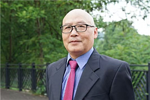 長篇小說獎：《煙雨漫漓江》 作者：光盤（瑤族）         獲獎感言每一次走近漓江，她的柔軟細綿，她的安靜和美，她柔中帶剛的母性力量，無不撞擊我的心靈。有道是腳板底下出新聞，同樣，文學也需要腳板丈量大地。