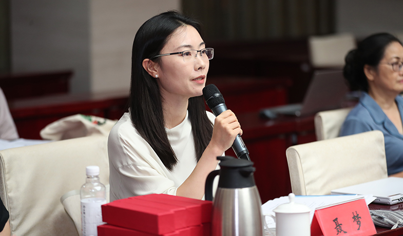 7月31日，總計票人向大會報告選票回收情況和選票審核情況