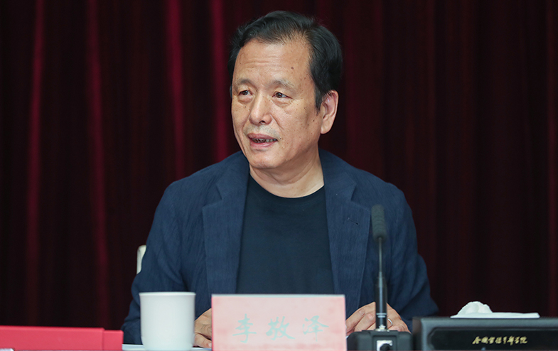 7月31日，評獎委員會主任李敬澤主持評獎委員會第五次全體會議