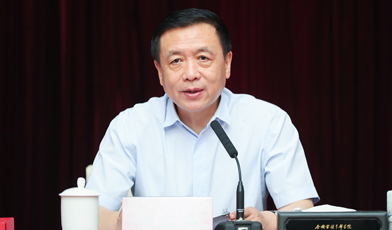 7月31日，評獎委員會名譽主任張宏森在評獎委員會第五次全體上講話