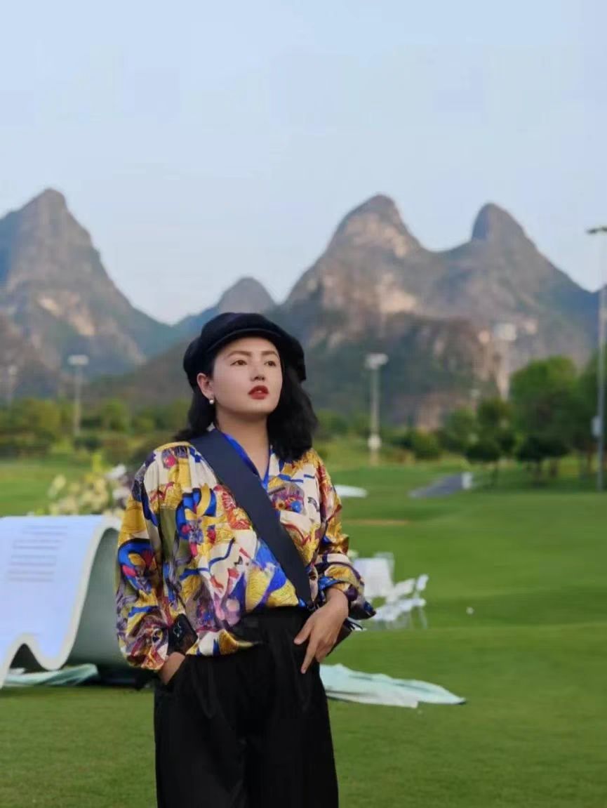 羅嫕 ，廣西廣播電視臺綜藝旅游頻道副總監、《2024中國文學盛典·駿馬獎之夜》執行導演。