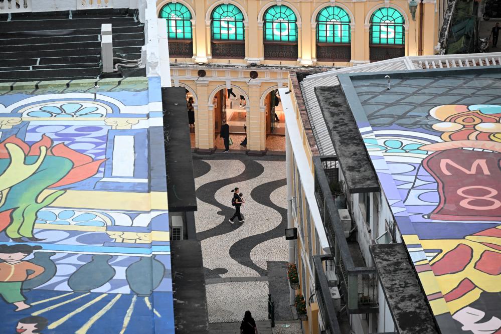 這是透過M8澳門八號商業都市更新項目玻璃拍攝的周邊街景（11月15日攝）。新華社記者 金良快 攝