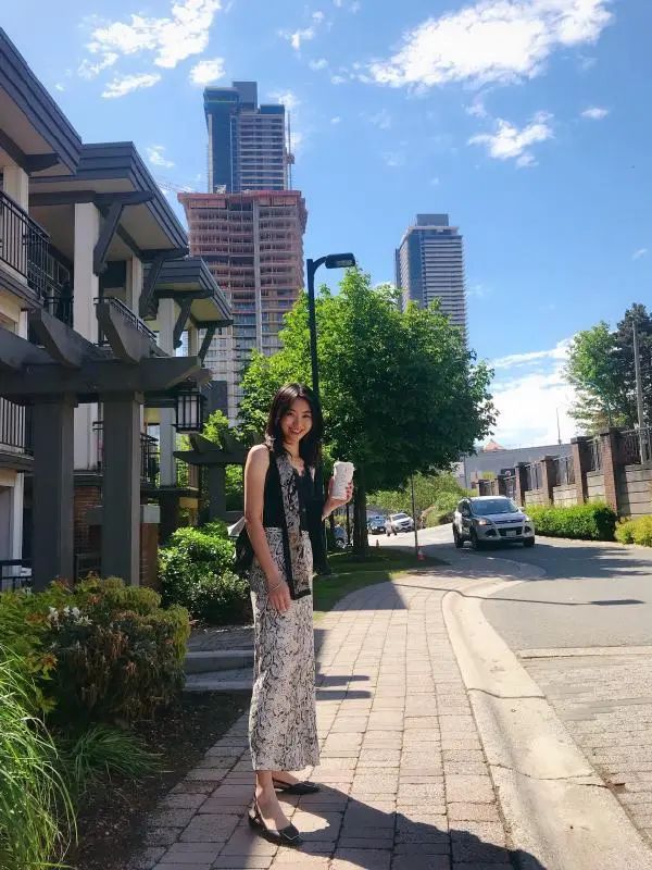 蔣在，小說見于《人民文學》《十月》《當代》《鐘山》等。出版小說《街區那頭》《飛往溫哥華》。詩集《又一個春天》。曾獲“山花文學雙年獎”新人獎，鐘山之星文學獎，西湖新銳文學獎等。牛津大學羅德學者提名。北京老舍文學院合同制作家。首師大外國語言學及應用語言學在讀博士。