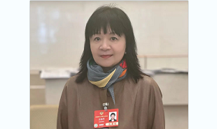 全國政協委員、中國視協副主席、上影集團編劇王麗萍