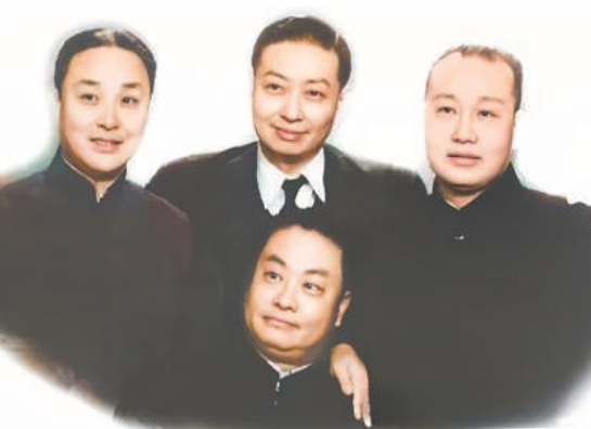 “四大名旦”的抗戰情懷　　抗戰時期，這四位京劇大師不與敵寇合作，不為敵人所利用，且以編演劇目借古喻今，展現了藝術家的高尚情操和民族氣節。[詳細]