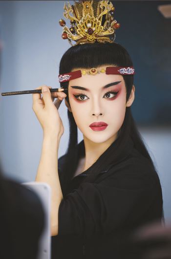 陳麗君首部原創大戲《我的大觀園》后臺照。