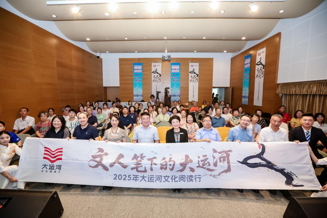 會議室里的人們

AI 生成的內容可能不正確。