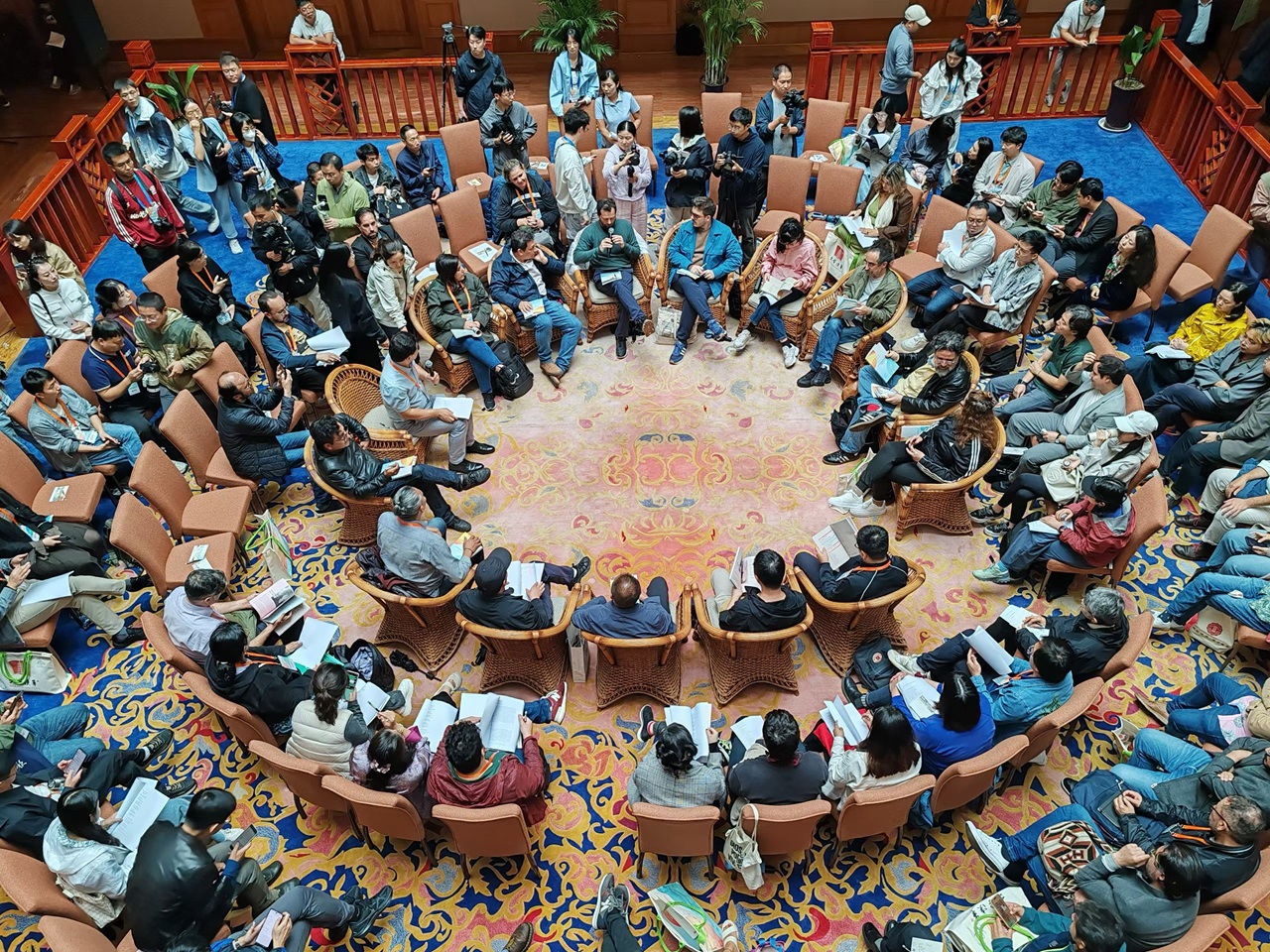 山中酬唱，詩短情長